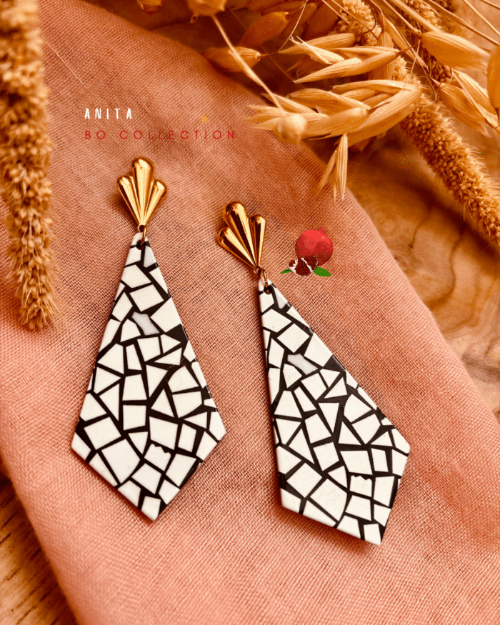 Boucles d'oreilles blanche et noire géométrique en résine et en acier inoxydable