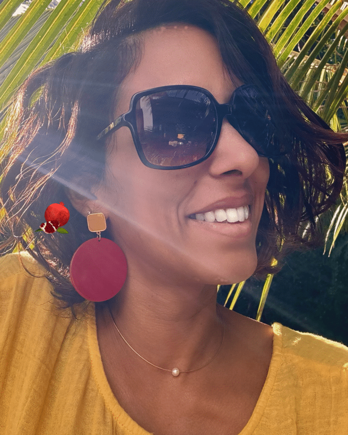 Boucle d'oreilles ronde XXL avec clou d'oreille carré coloris moutarde