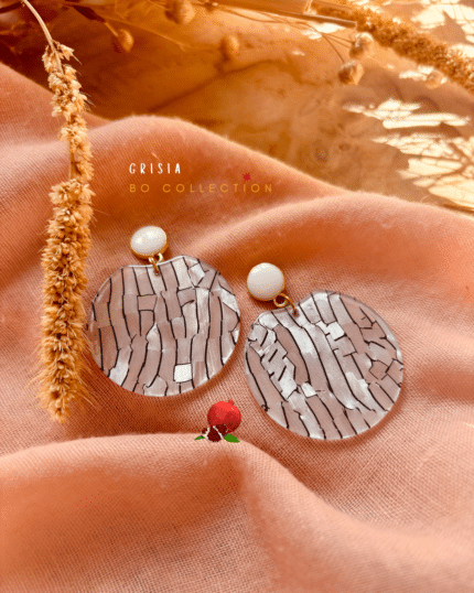 Boucle ronde en résine avec puce d'oreille blanche ronde