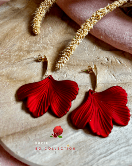 Boucles d'oreilles de forme florale au coloris bleu lagon avec clou d'oreille en forme de tige
