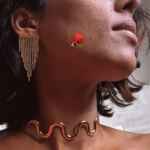 Collier rigide en forme de vague réglable à l'arrière avec une double chaine de dos