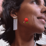 Boucles d'oreilles avec 3 petites franges en résine. PLUSIEURS COLORIS DISPONIBLES