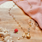 Collier coloré avec 3 petites pampilles coquillage, cauri et zirconium