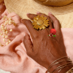 Bague en acier inoxydable avec un petit coquillage