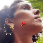 Mono boucle d'oreille en acier inoxydable avec clou d'oreilles en forme d'étoile de mer et pampilles sur la chainette