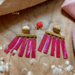 Boucle d'oreilles avec petites franges de couleur rose pailleté