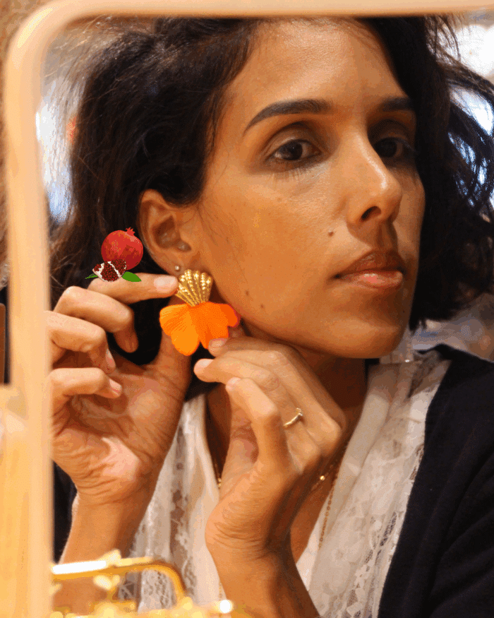 Boucles d'oreilles en forme de fleur avec clou d'oreilles en acier inoxydable. Pendentif en acrylique