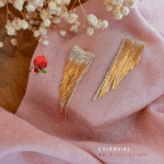 Boucles d'oreilles originales avec petites franges et strass en zirconium