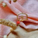 Bague en acier inoxydable avec un petite étoile de mer , en résine