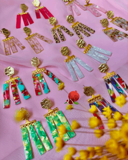 Boucle d'oreille à mini franges avec perles en résine ultra pops et colorées