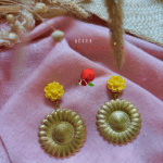 Boucle d'oreille avec pendentif en acier inoxydable en forme de fleur et clou d'oreille petite fleur jaune