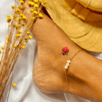 Chaine de cheville en acier inoxydable avec 3 petites perles nacrées