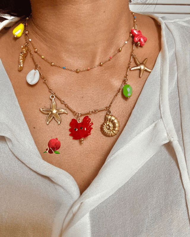 Collier en acier inoxydable composé de 9 breloques en acier inoxydable ou en résine. Breloques de type océan, vacances, mer, playa