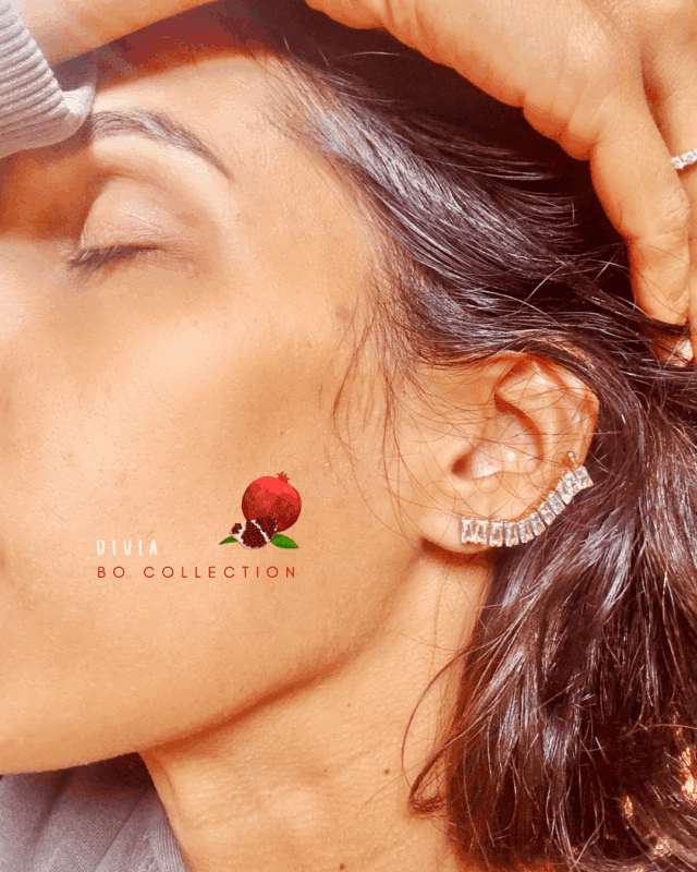 Boucle d'oreille très élégante qui habille l'ensemble de l'oreille avec petits zirconiums (style ear cuff)