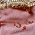 Boucle d'oreille de style ear cuff avec petits zircons Acier inoxydable Peut se positionner sur le 1er ou 2ème trou de l'oreille