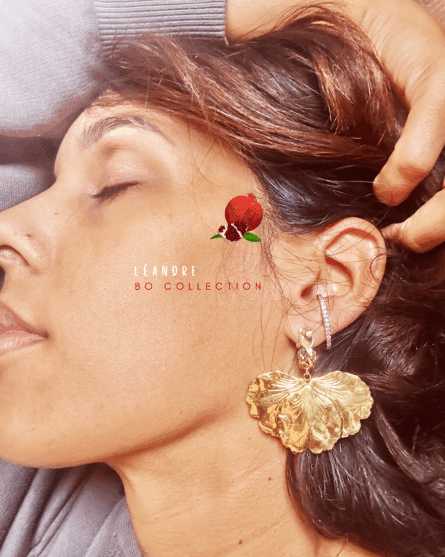 Boucle d'oreille de style ear cuff avec petits zircons Acier inoxydable Peut se positionner sur le 1er ou 2ème trou de l'oreille