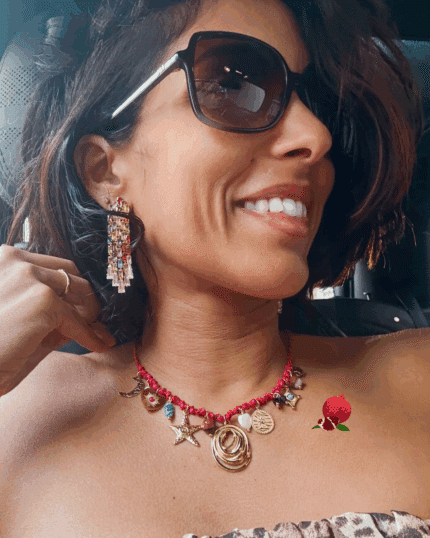 Collier cordon en tissu coloré avec 13 breloques en acier inoxydable