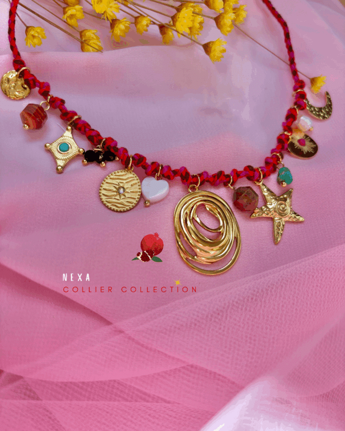 Collier cordon en tissu coloré avec 13 breloques en acier inoxydable