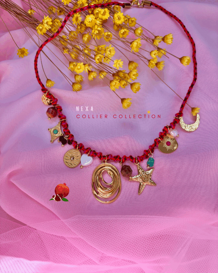 Collier cordon en tissu coloré avec 13 breloques en acier inoxydable