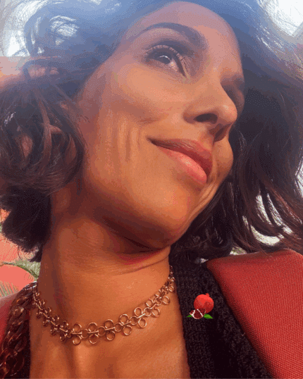Collier ras de cou choker joliment travaillé en acier inoxydable