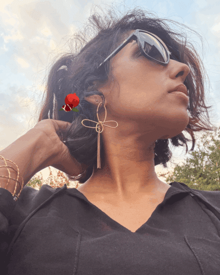 Boucle d'oreilles en forme de fleur avec 3 petites chainettes 