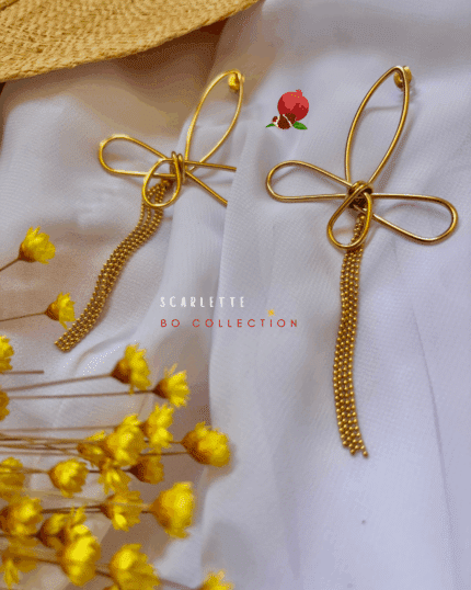 Boucle d'oreilles en forme de fleur avec 3 petites chainettes 