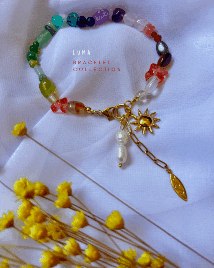 Bracelet aux coloris variés en résine avec 3 pendentifs (perles d'eau douce et acier inoxydable) Longueur  : 20 cm Peut aussi être utilisé en bracelet de cheville