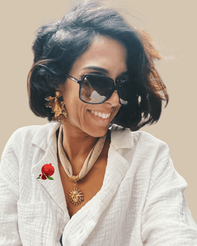 Collier en lurex doré avec pendentifs en acier inoxydable : soleil ou étoile de mer