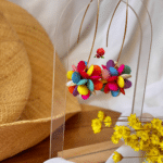 Boucle d'oreille pendante colorée multicolore en laiton dorée à l'or fin Pendentif en résine Longueur : 7cm