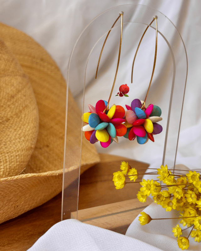 Boucle d'oreille pendante colorée multicolore en laiton dorée à l'or fin Pendentif en résine Longueur : 7cm