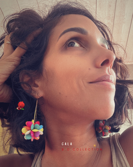 Boucle d'oreille pendante colorée multicolore en laiton dorée à l'or fin Pendentif en résine Longueur : 7cm