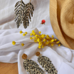 Boucle d'oreille pendante en forme de feuilles en résine