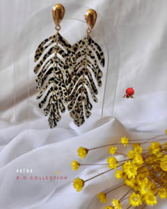 Boucle d'oreille pendante en forme de feuilles en résine