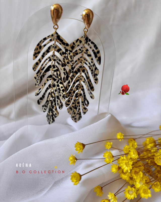 Boucle d'oreille pendante en forme de feuilles en résine