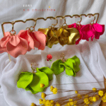 Boucle d'oreille colorée avec pétales de fleur Clou d'oreille en laiton doré à l'or fin 18 carats Plusieurs coloris au choix : Rose pale, doré, rosse fuchsia, vert pomme