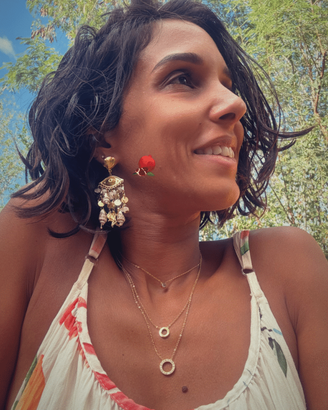 Boucles d'oreilles pendantes en acier inoxydable Clou d'oreille coquillage Pampilles : étoile de mer et petits coquillages Longueur 7 cm Poids : 6 grs