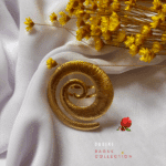 Bague ajustable avec une forme originale. Elle apporte une touche d'originalité la main, parfaite pour celles qui cherchent un bijou unique qui sort de l'ordinaire tout en restant chic