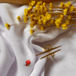 Bague en acier inoxydable aux lignes droites et épurées. Ultra moderne et chic