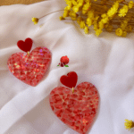 Boucle d'oreille en forme de coeur XXL Pendentif coeur à paillettes en résine et clou d'oreille en forme de coeur rouge en résine Longueur 5,5 cm