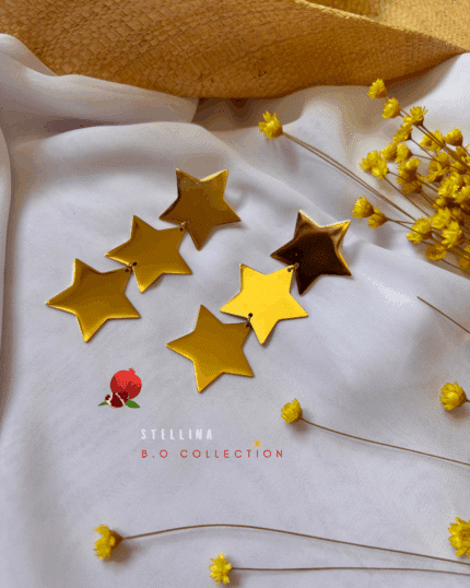 Boucle d'oreille pendante composée de 3 étoiles Acier inoxydable Longueur : 8 cm