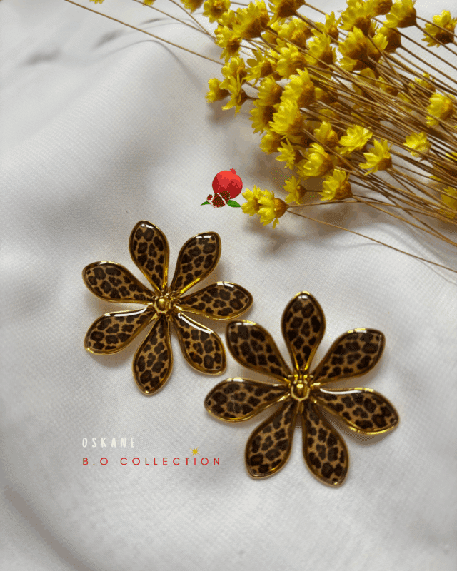 Boucle d'oreille en acier inoxydable en forme de fleur Coloris Léopard Longueur : 4 cm