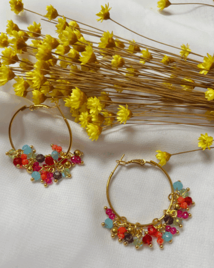 Boucle d'oreille créole avec pampilles multicolore  Créole en acier inoxydable (diamètre 3 cm) Longueur : 4 cm