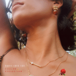 Collier chaine fine avec pendentif en zirconium avec 3 petits coeurs évidés  Acier inoxydable