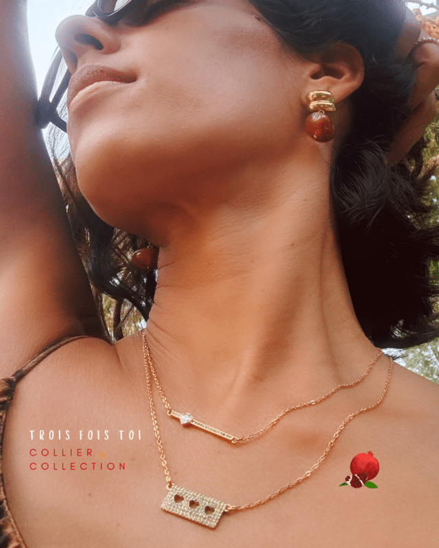 Collier chaine fine avec pendentif en zirconium avec 3 petits coeurs évidés  Acier inoxydable