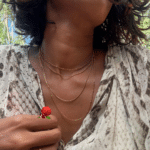 Collier minimaliste quatre rangs en acier inoxydable