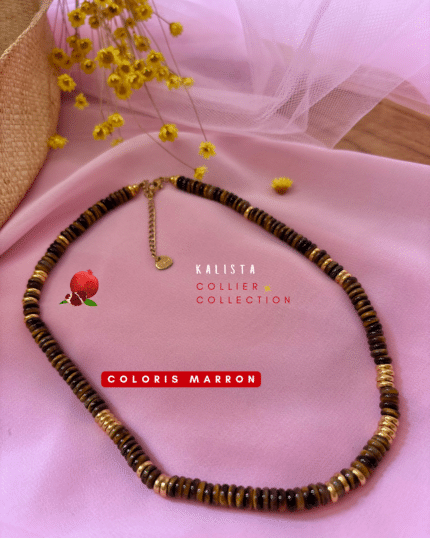 Collier avec alternance de petites perles plates colorées en pierre naturelles et dorées en acier inoxydable  Plusieurs coloris : multicolore, vert olive, bleu nuit, marron