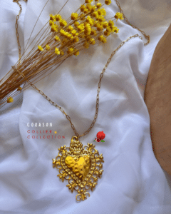 Sautoir en acier inoxydable Grand coeur ex-voto (5,5cm) Acier inoxydable Longueur sautoir : 78 cm (+6cm d’extension)