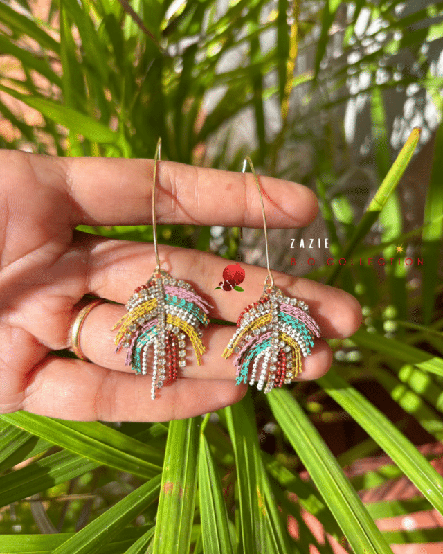 Boucle d’oreille pampille colorées et zirconium Clou d’oreille en laiton plaqué or Longueur totale : 7 cm