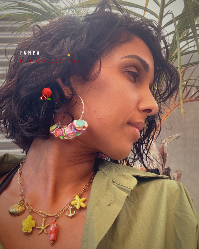 Boucle d'oreille créole avec pampilles multicolores