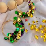 Boucle d'oreille créole avec pampilles colorées vert / aubergine / doré Diamètre 5cm